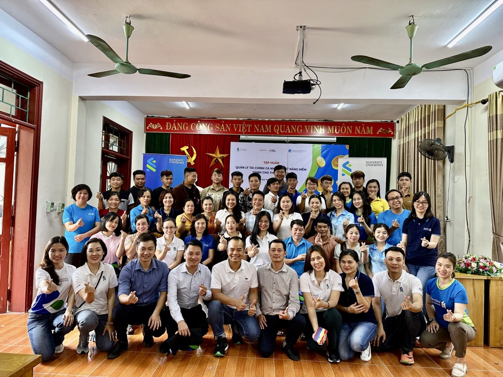 Standard Chartered tổ chức tập huấn về tài chính cho thanh niên tại Hòa Bình