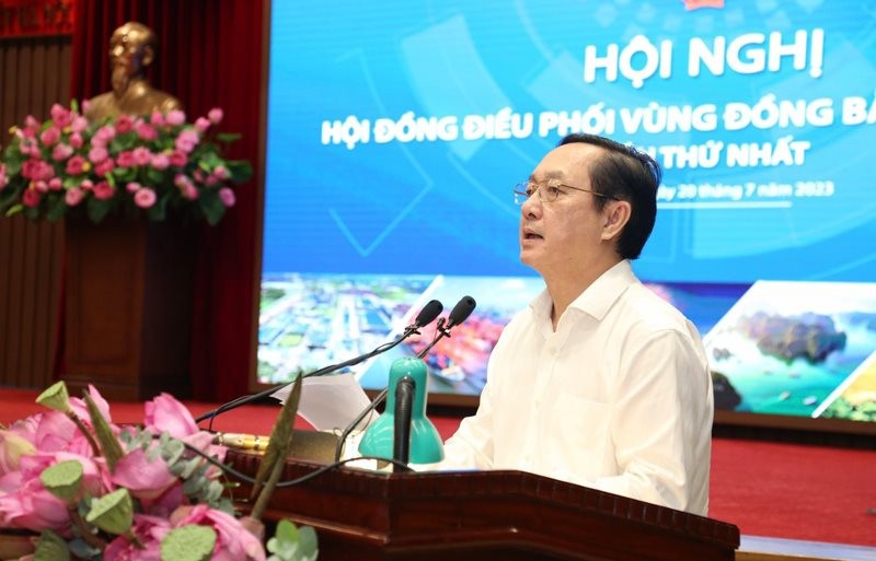 Bộ trưởng Bộ Khoa học và Công nghệ Huỳnh Thành Đạt trình bày tham luận tại hội nghị