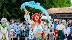 Hàng ngàn du khách nô nức “trẩy hội” Vinpearl Nha Trang ngóng thần tượng