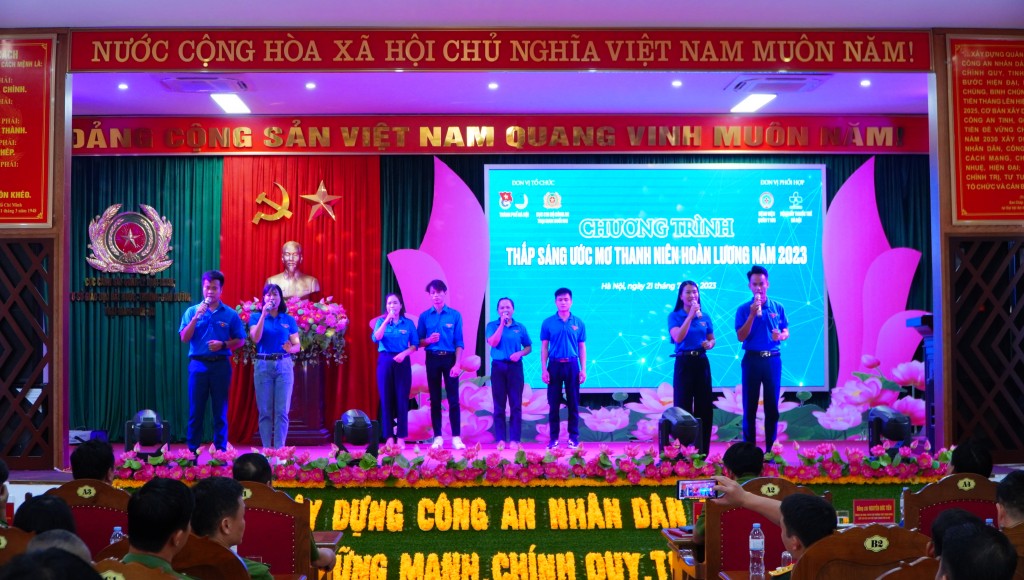 Niềm vui của các phạm nhân trong "Thắp sáng ước mơ thanh niên hoàn lương" năm 2023