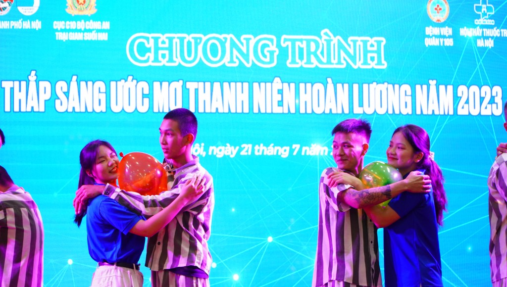 Nụ cười của các phạm nhân trong 