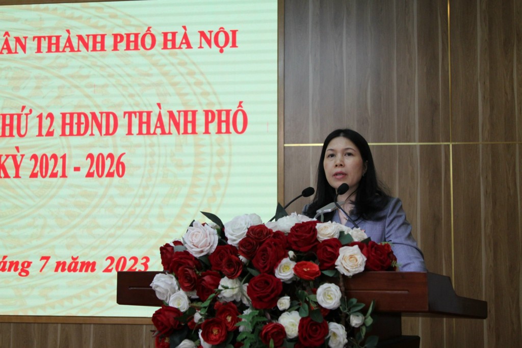 Bà Trần Thị Phương Hoa, Bí thư Quận uỷ Cầu Giấy, Đại biểu HĐND TP tiếp thu những kiến nghị của cử tri 