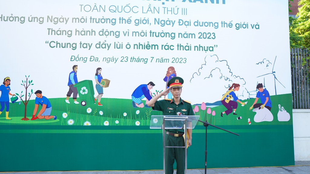 Trung tá Nguyễn Hữu Chẩn - Chính trị viên Phó Ban Chỉ huy Quân sự Quận Đống Đa khẳng định những đóng góp thiết thực của lực lượng vũ trang quận Đống Đa, các tổ chức Đoàn của quận, các đơn vị quân đội đóng quân trên địa bàn là một phần không nhỏ trong việc