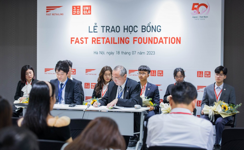 10 - Lễ trao Học bổng Quỹ Fast Retailing