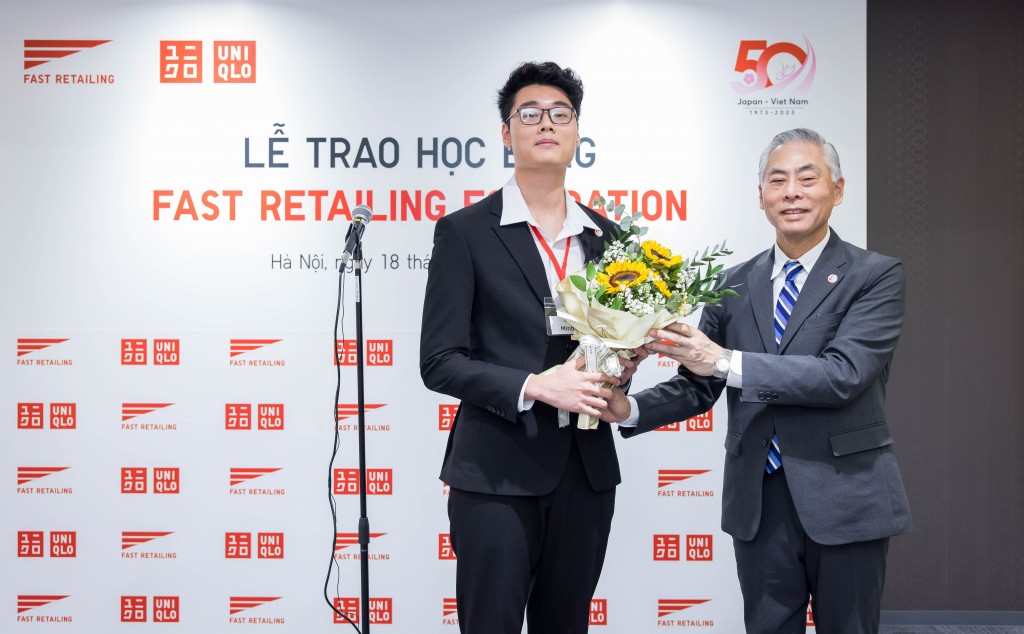 Quỹ Fast Retailing trao tặng 6 suất học bổng bậc cử nhân cho du học sinh Việt Nam