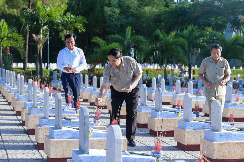 Đảng, Nhà nước và Nhân dân mãi mãi khắc ghi, tri ân các anh hùng liệt sĩ, người có công với cách mạng