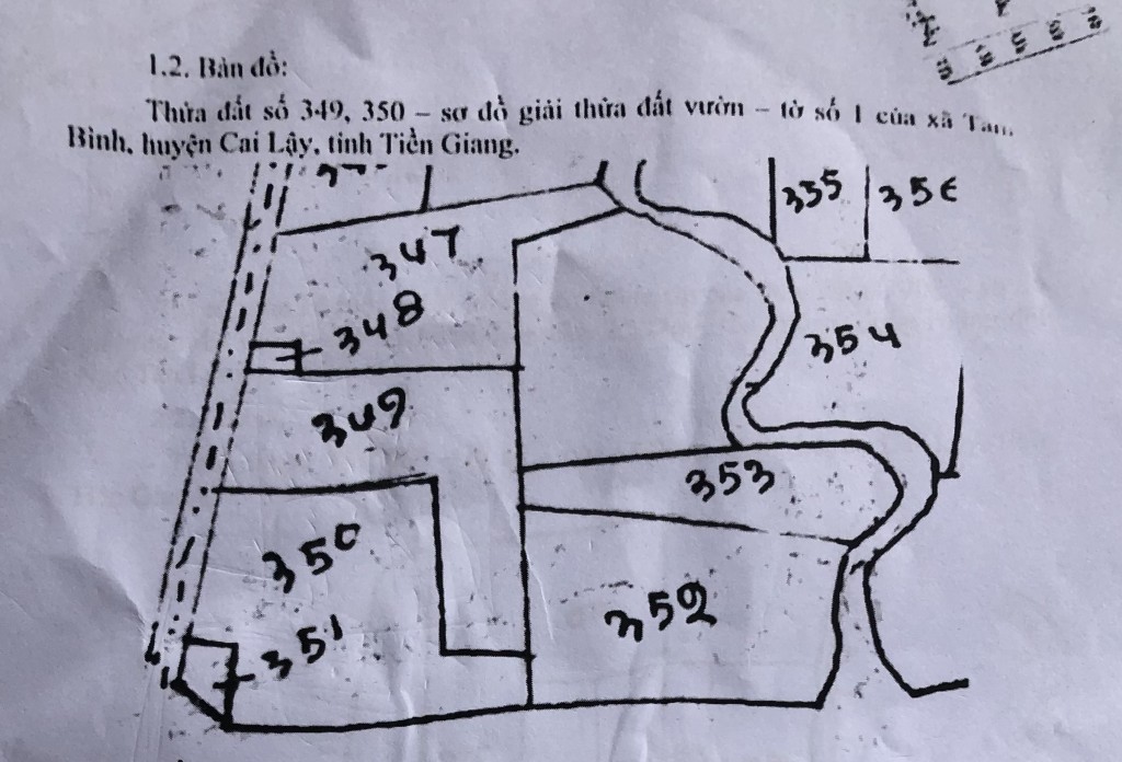 Bản đồ trích lục địa chính ngày 5/6/2023, thửa đất 350 của ông Lâm sát đường ở phía Tây và sông phía Nam; thửa 349 của bà Tươi chỉ sát đường mà xa sông