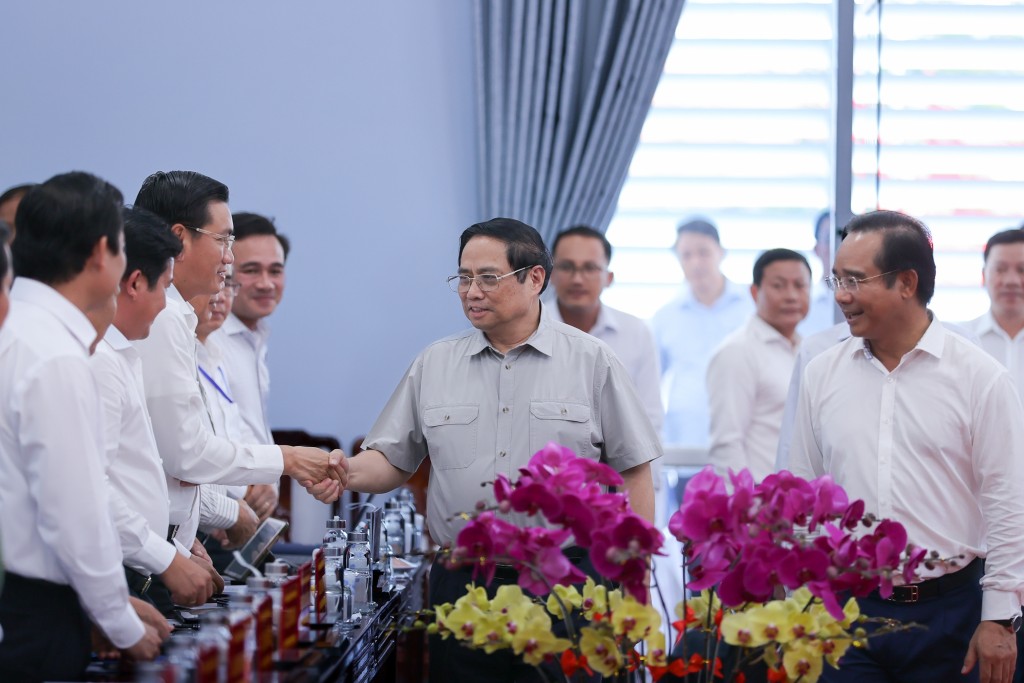 Thủ tướng Phạm Minh Chính đến làm việc với Ban Thường vụ Tỉnh uỷ Long An - Ảnh: VGP/Nhật Bắc