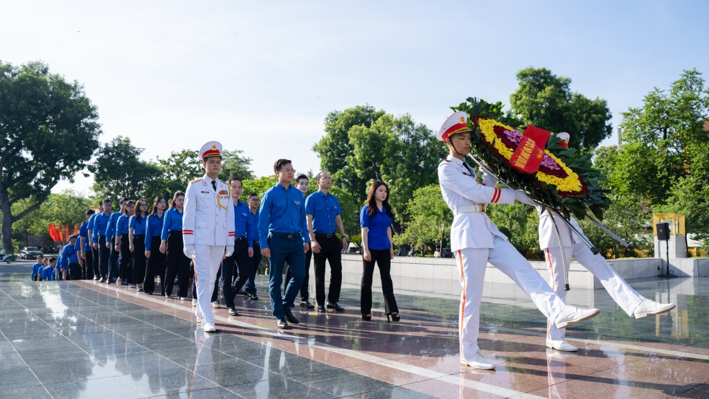 Đoàn đại biểu do Ủy viên Ban Thường vụ Trung ương Đoàn, Thành ủy viên, Bí thư Thành đoàn Hà Nội Chu Hồng Minh dẫn đầu