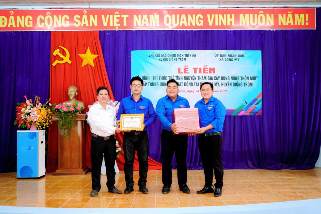 Tuổi trẻ Bình Dương mang trí thức dựng xây Nông thôn mới