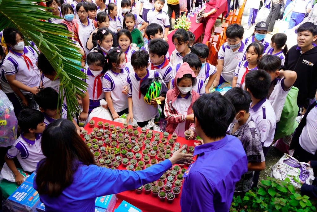 Tuổi trẻ Bình Dương mang trí thức dựng xây Nông thôn mới