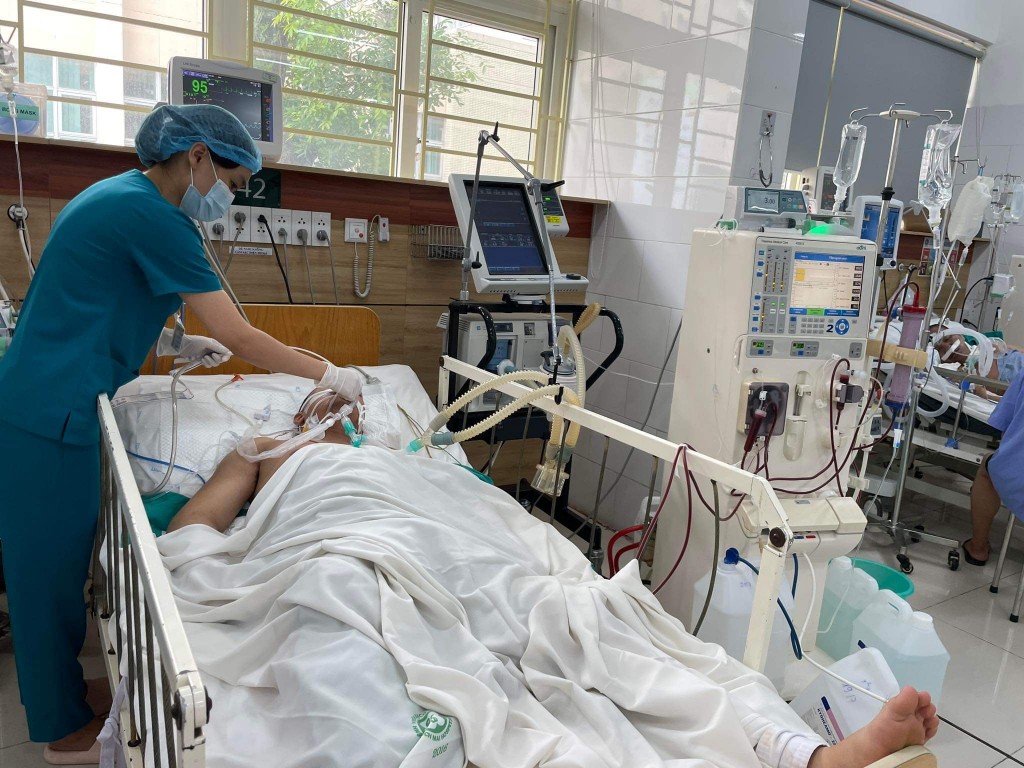 Trung tâm Chống độc (Bệnh viện Bạch Mai) cũng đã liên tiếp điều trị cho các trường hợp bị ngộ độc do dùng thuốc lá điện tử.