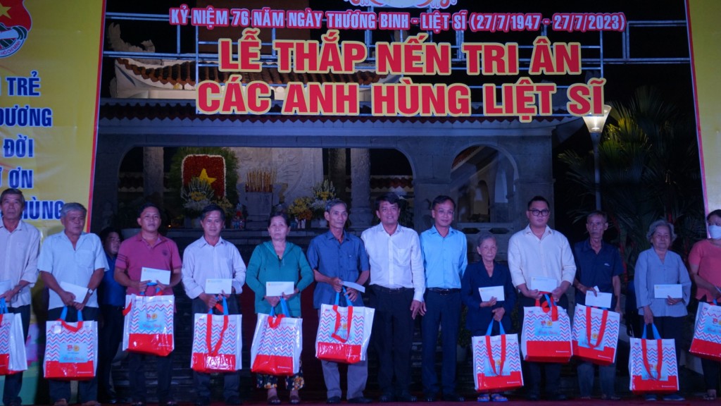 Tuổi trẻ Bình Dương tri ân các anh hùng liệt sĩ