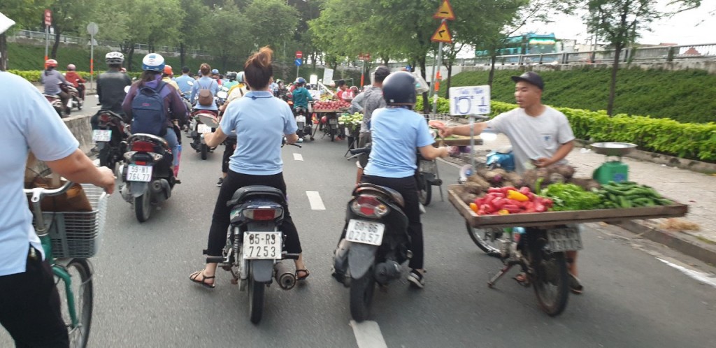 Bài 2: “Chợ chạy” cho công nhân