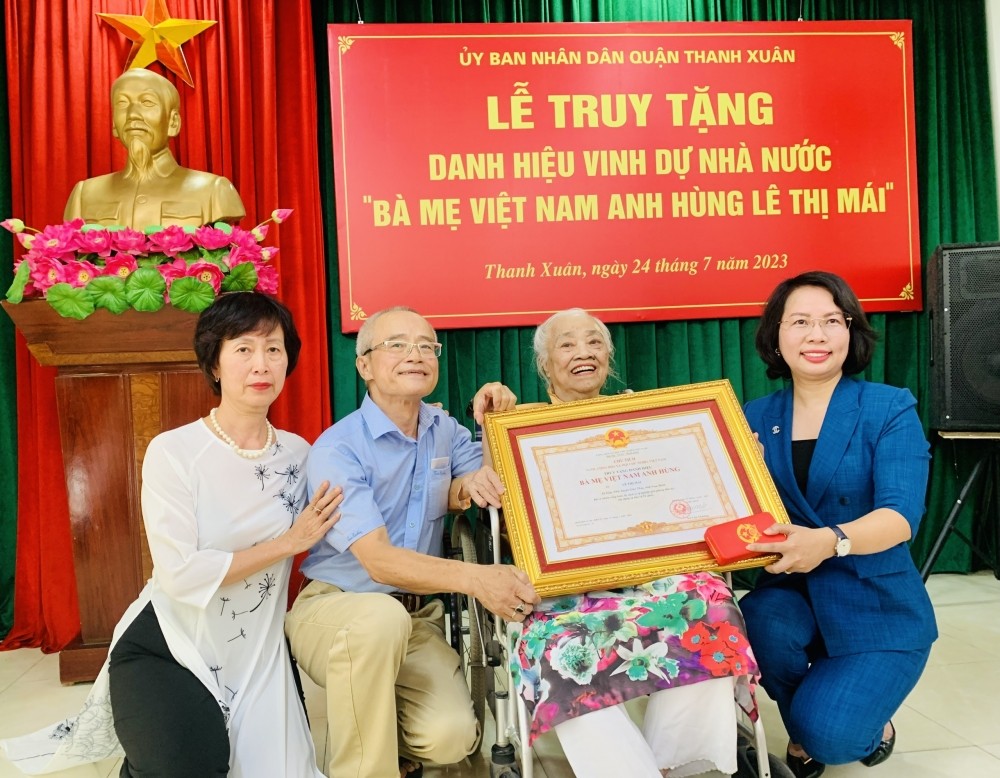 Lễ truy tặng danh hiệu vinh dự nhà nước “Bà Mẹ Việt Nam anh hùng” cho mẹ Lê Thị Mái