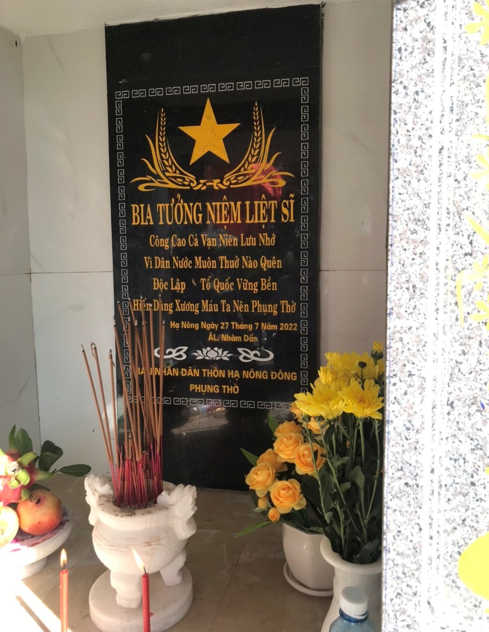  Bia tưởng niệm các Liệt sỹ tại Đình làng Hạ Nông