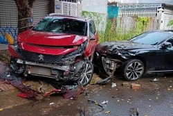 Đắk Lắk: Tông nát xe ô tô của con trai, bố bị khởi tố, bắt tạm giam