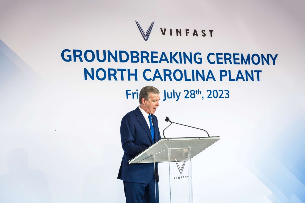 Ông Roy Cooper - Thống đốc bang Bắc Carolina.