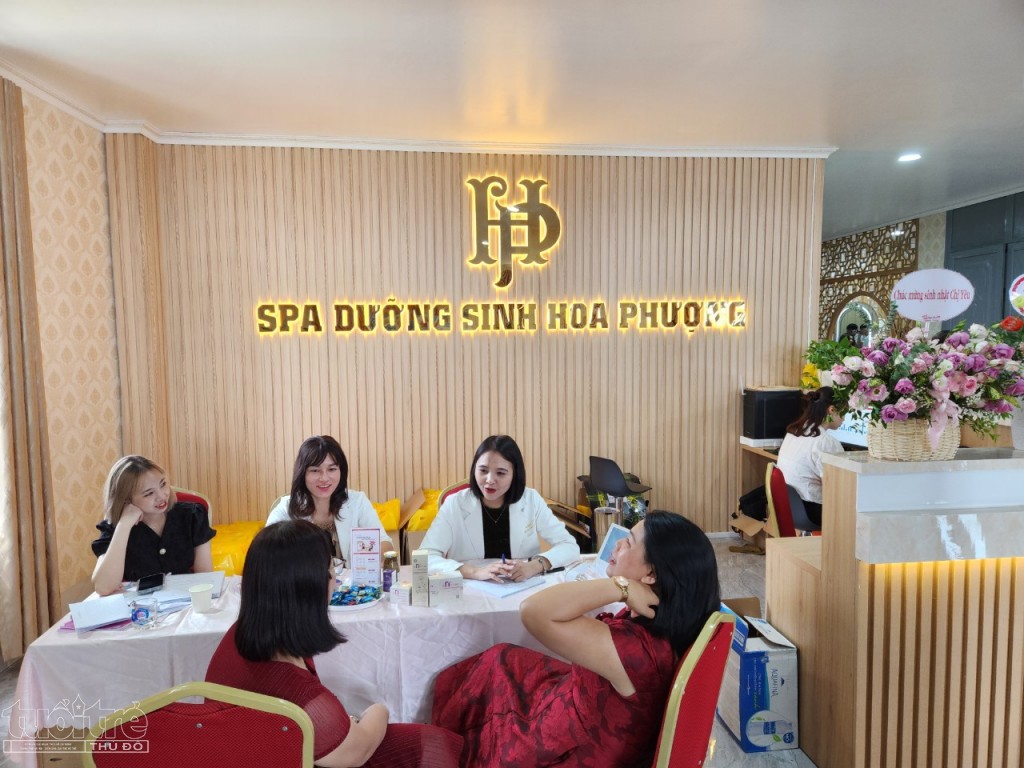 Đội ngũ tư vấn viên chuyên nghiệp tại Spa Hoa Phượng