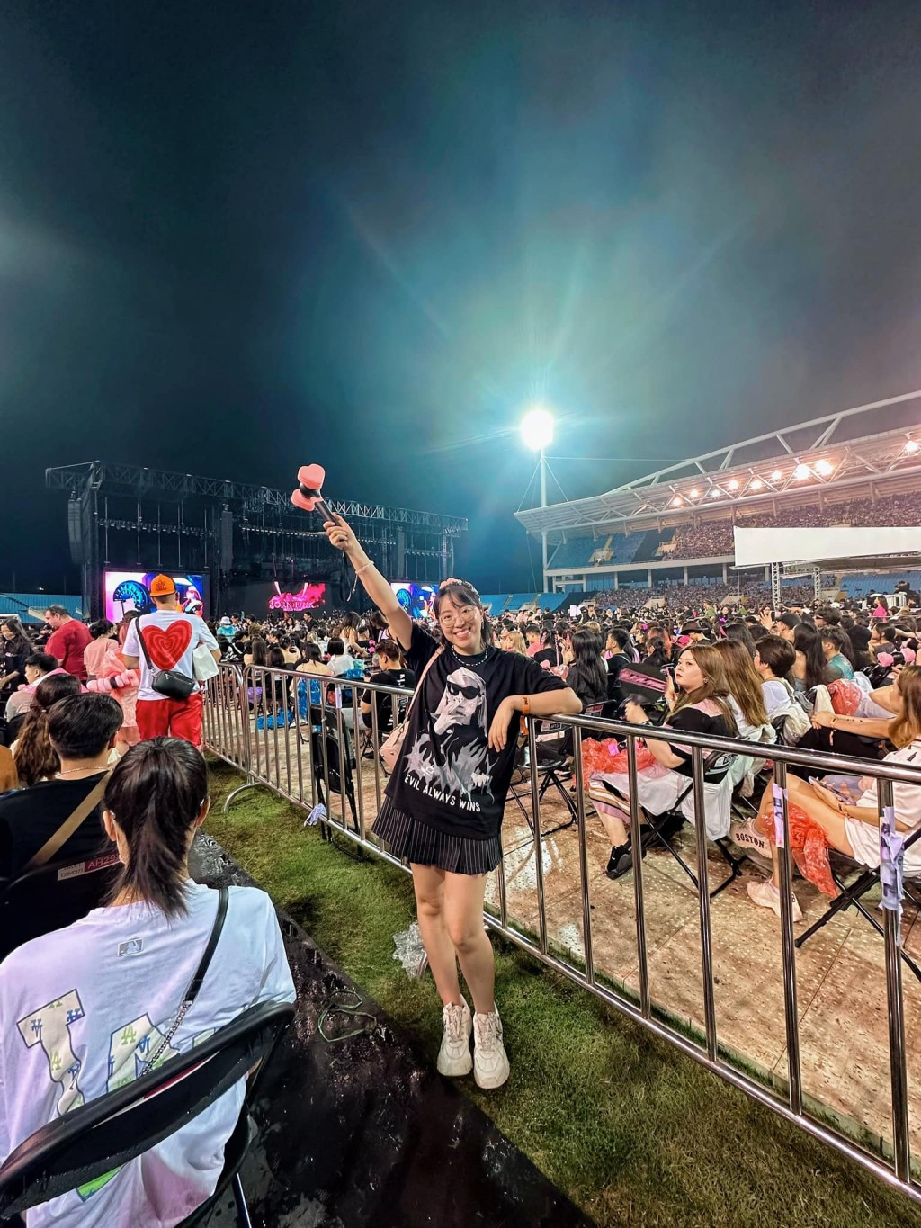 Fan hâm mộ Việt Nam tạo ra "biển hồng" tại concert BlackPink Hà Nội