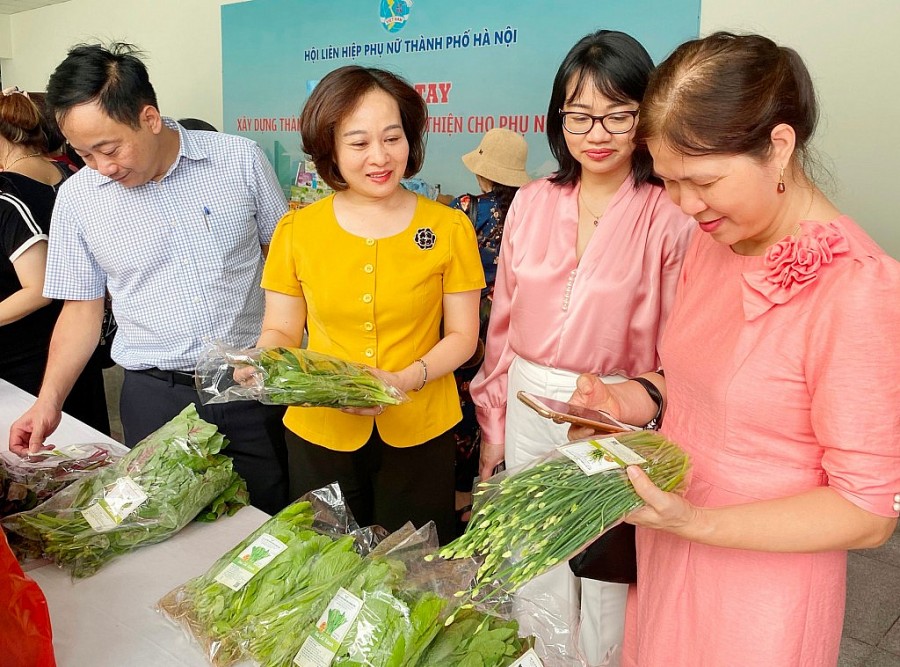 Phát huy vai trò của Hội phụ nữ trong sản xuất, kinh doanh bảo đảm an toàn thực phẩm