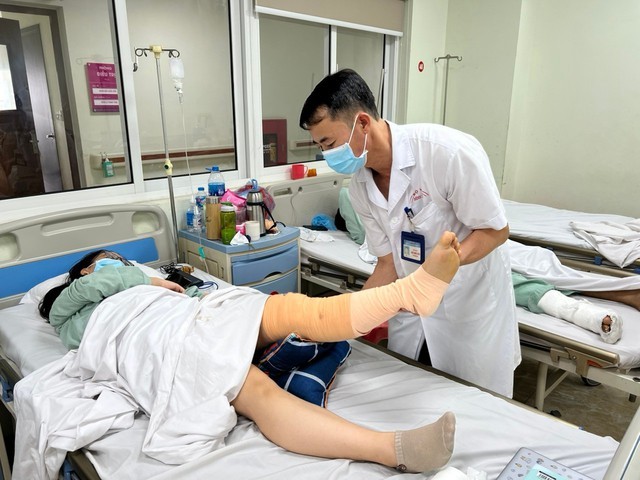 Sưng đau khớp gối, đi lại khó khăn thiếu nữ bất ngờ được phát hiện viêm màng hoạt dịch khớp gối