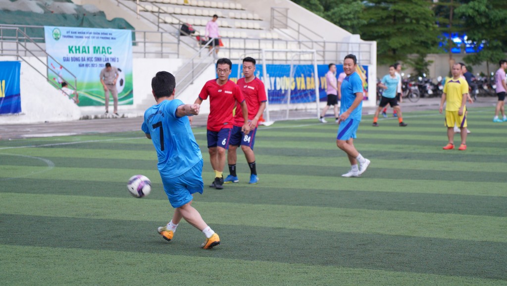 Áp lực ngày càng lớn sau khi tiếng còi khai cuộc vang lên