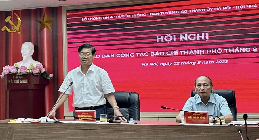 Phó Trưởng ban Thường trực Ban Tuyên giáo Thành ủy Phạm Thanh Học phát biểu tại hội nghị.