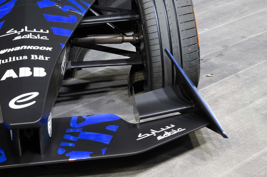 Mẫu xe GENBETA do Formula E và đối tác đổi mới sáng tạo SABIC phối hợp phát triển phá kỷ lục Guinness thế giới