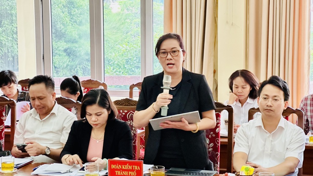 Đồng chí Nguyễn Thị Mai Hương - Phó Giám đốc Sở Thông tin và Truyền thông Hà Nội phát biểu tại buổi làm việc