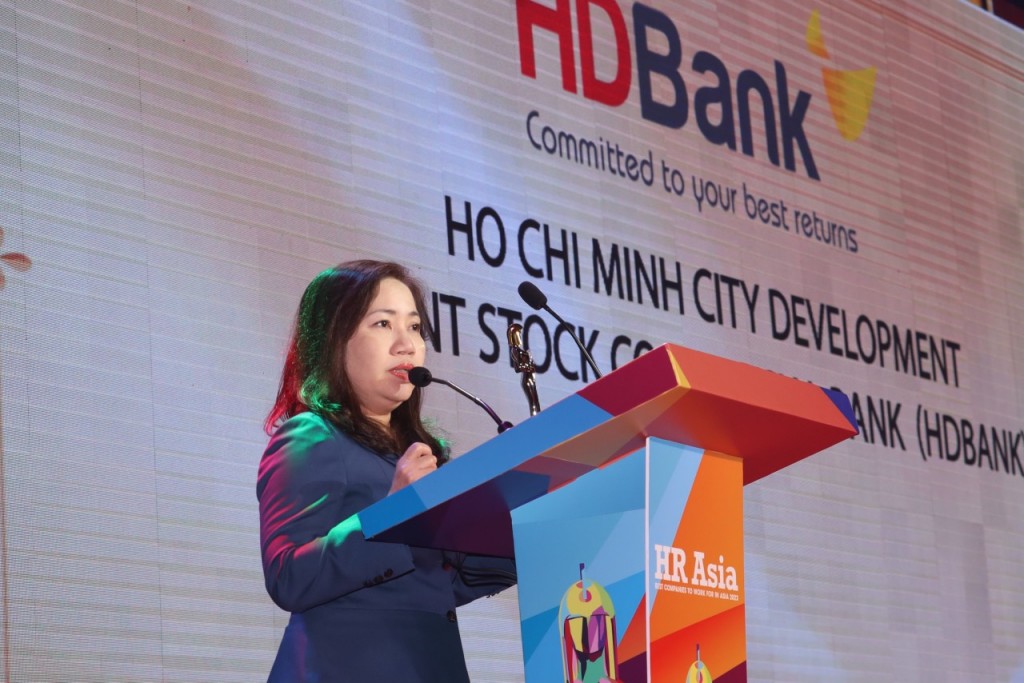 Chị Nguyễn Thị Thanh Thủy – Phó Giám đốc Khối Nhân sự HDBank chia sẻ: “Chúng tôi đã và đang nỗ lực xây dựng chiến lược con người để biến ngôi nhà HDBank là ngôi nhà hạnh phúc nhất  - nơi mà các CBNV ngoài công việc hằng ngày còn có thể cảm nhận được niềm vui và giá trị của cuộc sống mà Ngân hàng mang đến cho họ”.