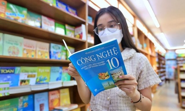 Phụ huynh “gồng gánh” trăm mối lo trước thềm năm học mới