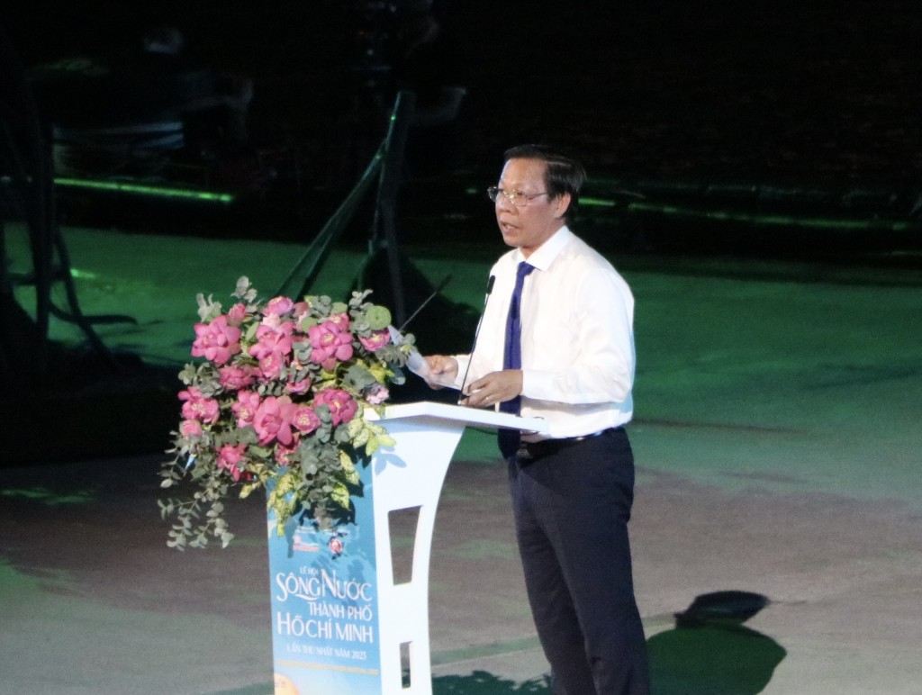 Ông Phan Văn Mãi, Chủ tịch UBND TP Hồ Chí Minh phát biểu tại đêm nhạc