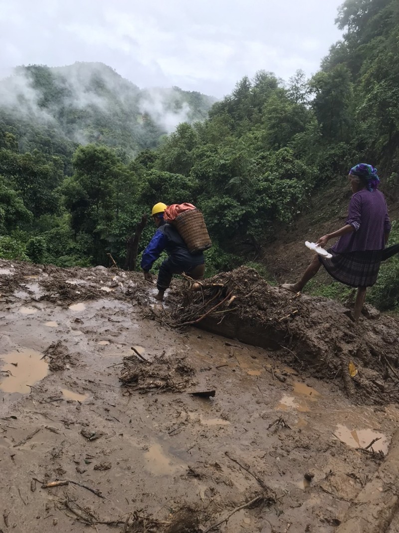 Sạt lở đất đá nghiêm trọng tại Sơn La gây khó khăn cho việc khắc phục sự cố