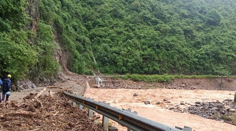 Đường vào Thủy Điện Hồ Bốn, huyện Mù Cang Chải, tỉnh Yên Bái giao thông tê liệt