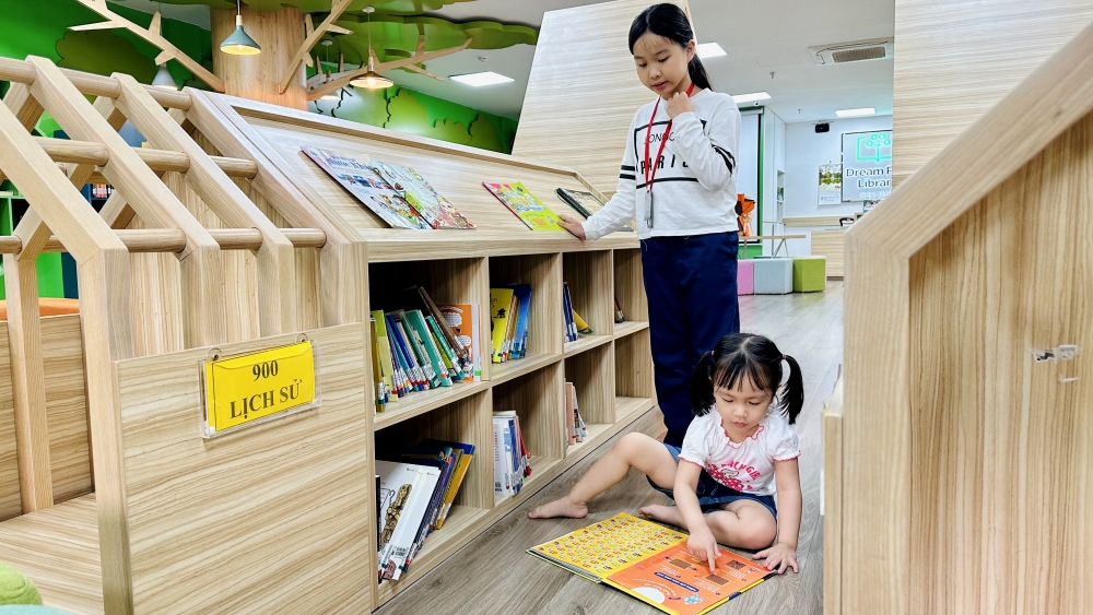 Giới trẻ thích thú khi các thư viện ở Hà Nội mở cửa miễn phí