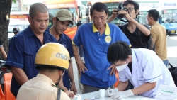 Công an TP Hồ Chí Minh kiểm tra ma túy nhiều tài xế tại bến xe An Sương