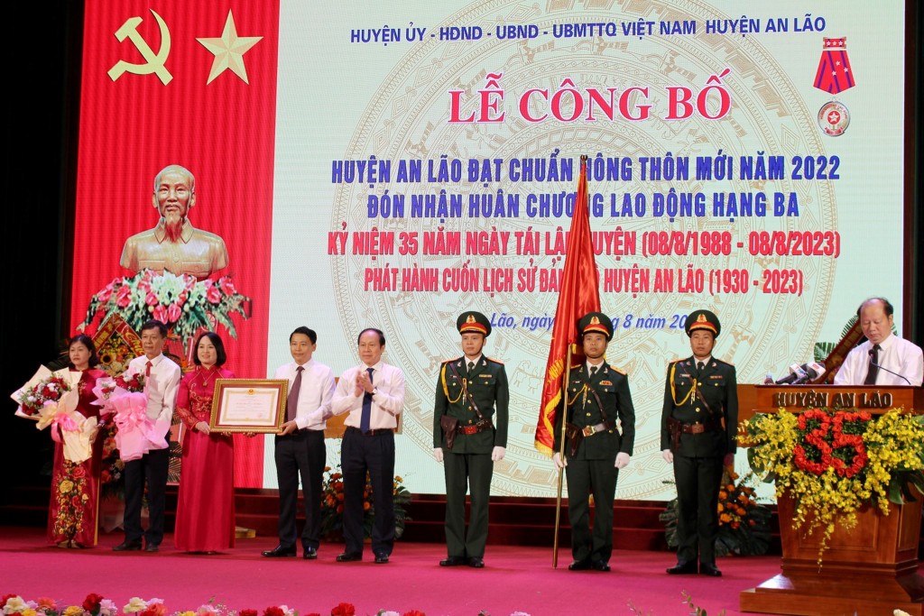 Lê Tiến Châu, Bí thư Thành ủy trao Huân chương Lao động Hạng Ba của Chủ tịch nước tặng Đảng bộ, chính quyền và Nhân dân huyện An Lão.