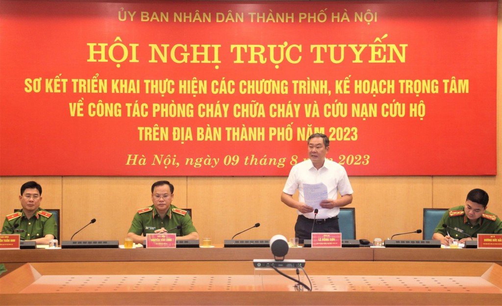 Phó Chủ tịch Thường trực UBND thành phố Lê Hồng Sơn kết luận hội nghị.