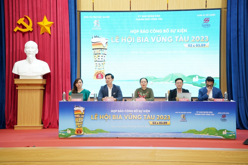 Đại diện các đơn vị tổ chức chia sẻ những thông tin về lễ hội bia “Vòng quanh thế giới cùng Bia Saigon” tại TP Vũng Tàu