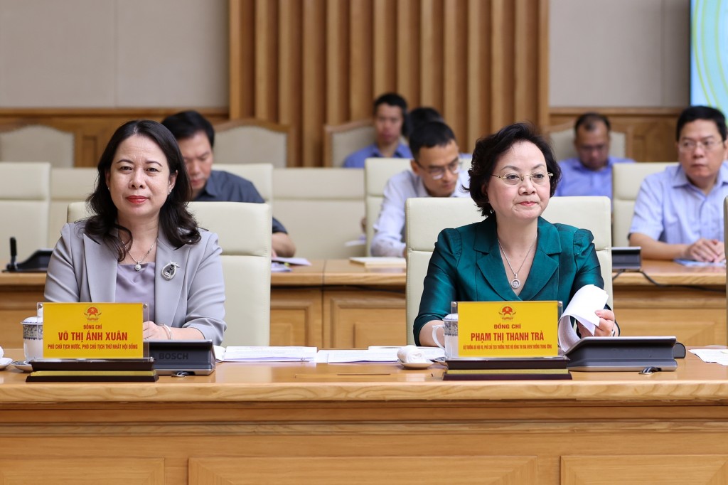 Phó Chủ tịch nước Võ Thị Ánh Xuân, Phó Chủ tịch thứ nhất Hội đồng; Bộ trưởng Bộ Nội vụ Phạm Thị Thanh Trà, Phó Chủ tịch Thường trực Hội đồng tham dự phiên họp - Ảnh: VGP/Nhật Bắc