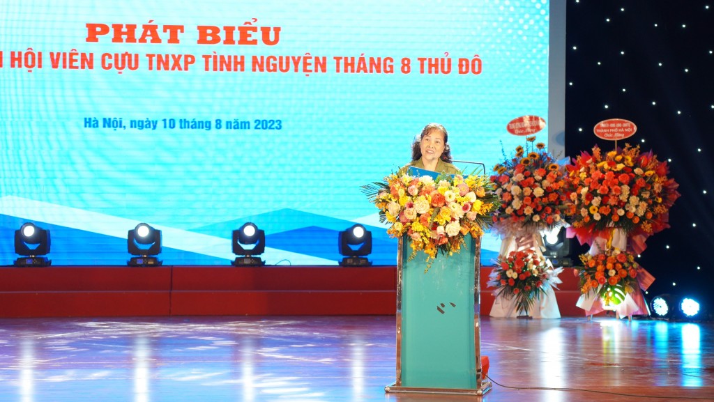 Bác Long Thị Vy Phúc, cựu đội viên TNXP tình nguyện Tháng 8 Thủ đô, đơn vị Nông trường Quốc doanh Tô Hiệu - tỉnh Sơn La phát biểu cảm nghĩ