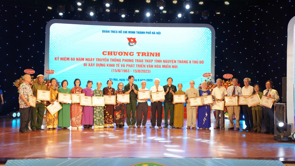 Tự hào cống hiến trọn thanh xuân cho đất nước