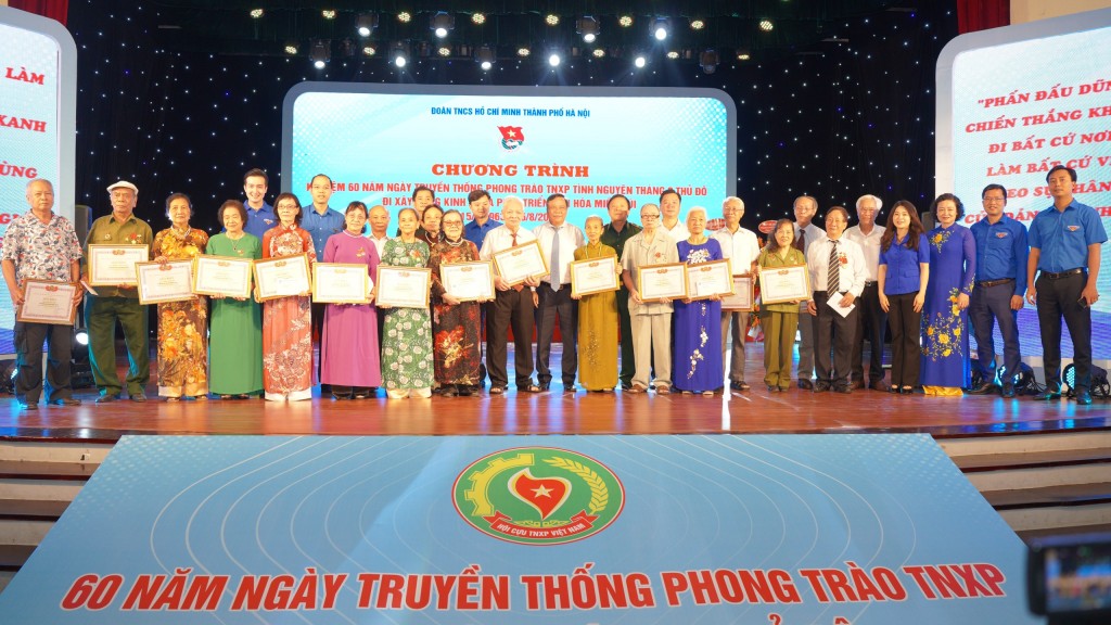 Tự hào cống hiến trọn thanh xuân cho đất nước