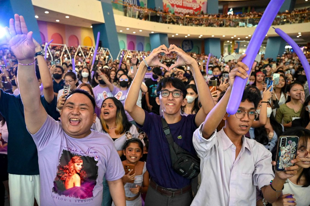 Người hâm mộ tham dự sự kiện dành cho người hâm mộ của Taylor Swift tại Manila vào tháng 7/2023. Ảnh: AFP