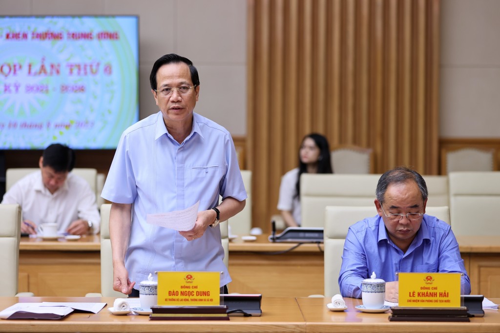 Bộ trưởng Bộ LĐTB&XH Đào Ngọc Dung phát biểu tại phiên họp - Ảnh: VGP/Nhật Bắc