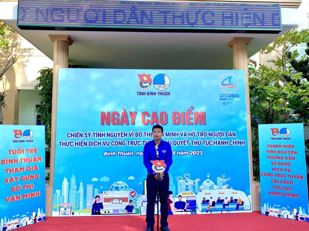 Tuổi trẻ Bình Thuận ra quân tham gia xây dựng đô thị văn minh