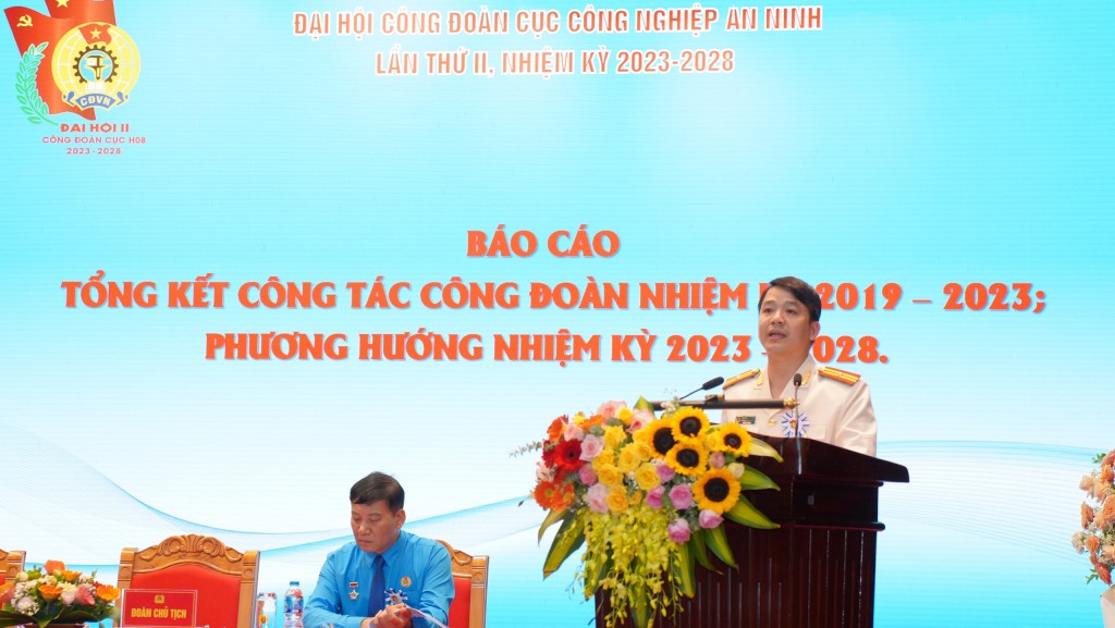 Thiếu tá Trần Xuân Lâm - Chủ tịch Công đoàn Cục H08 tổng kết công tác công đoàn trong nhiệm kỳ vừa qua.