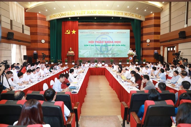 hội thảo khoa học “Góp ý dự thảo Luật Thủ đô (sửa đổi)” do Đảng ủy Khối các trường đại học, cao đẳng Hà Nội, Sở Tư pháp thành phố Hà Nội phối hợp với Trường Đại học Luật Hà Nội tổ chức sáng 1-8