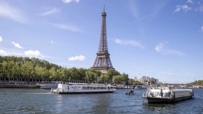 Tháp Eiffel sơ tán khẩn cấp du khách sau đe dọa đánh bom